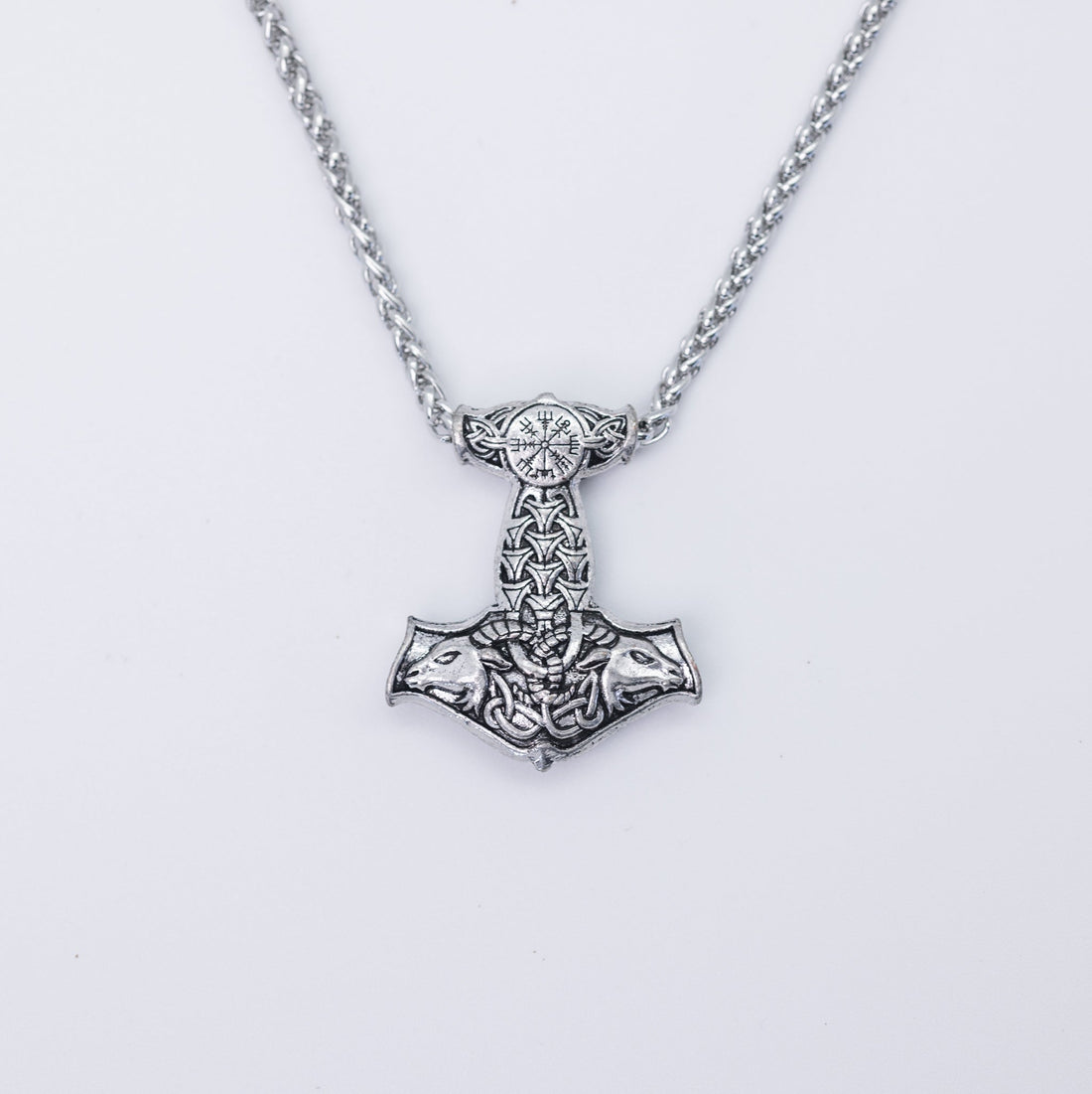 Necklace Hanging On Wall - Minjagripir.is