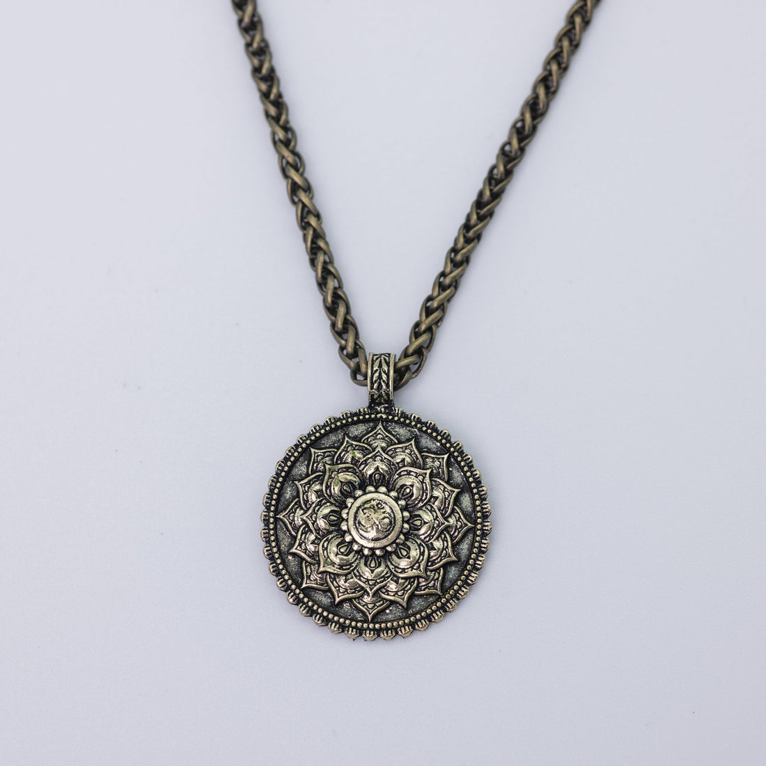 Necklace Hanging On Wall - Minjagripir.is