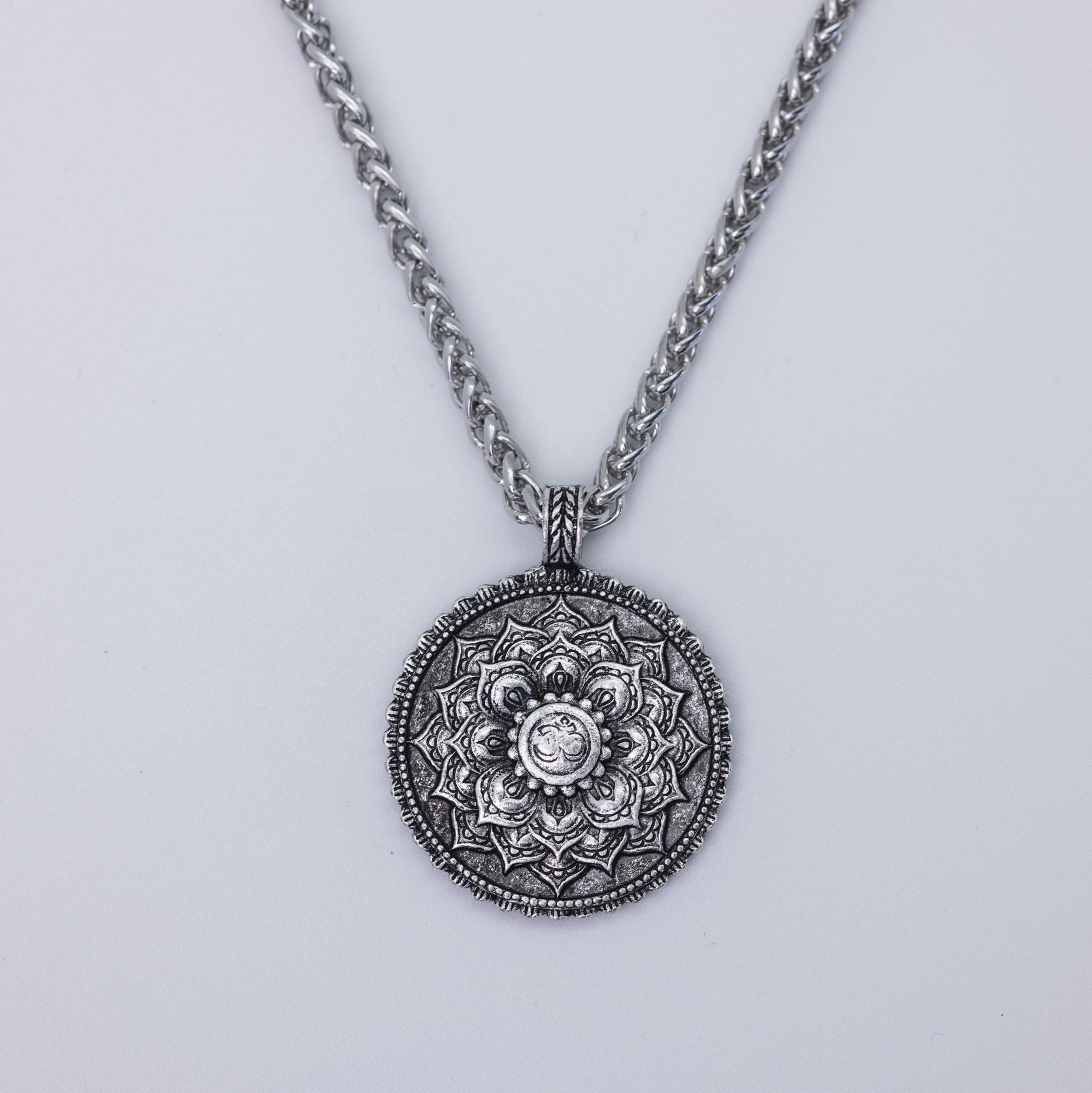 Necklace Hanging On Wall - Minjagripir.is