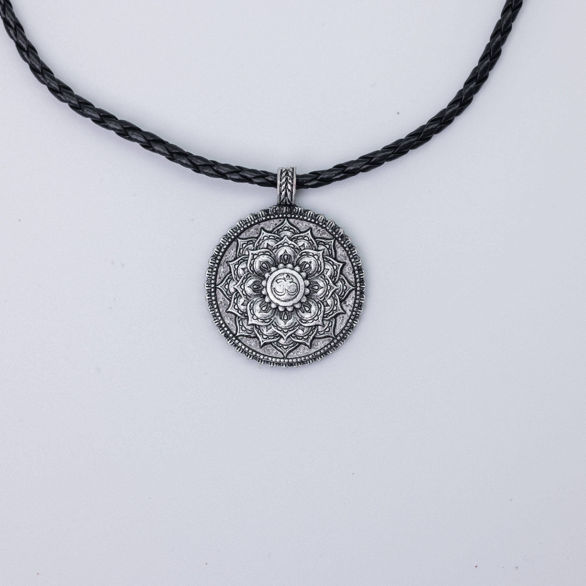 Necklace Hanging On Wall - Minjagripir.is