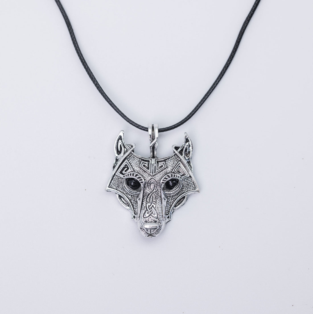 Necklace Hanging On Wall - Minjagripir.is