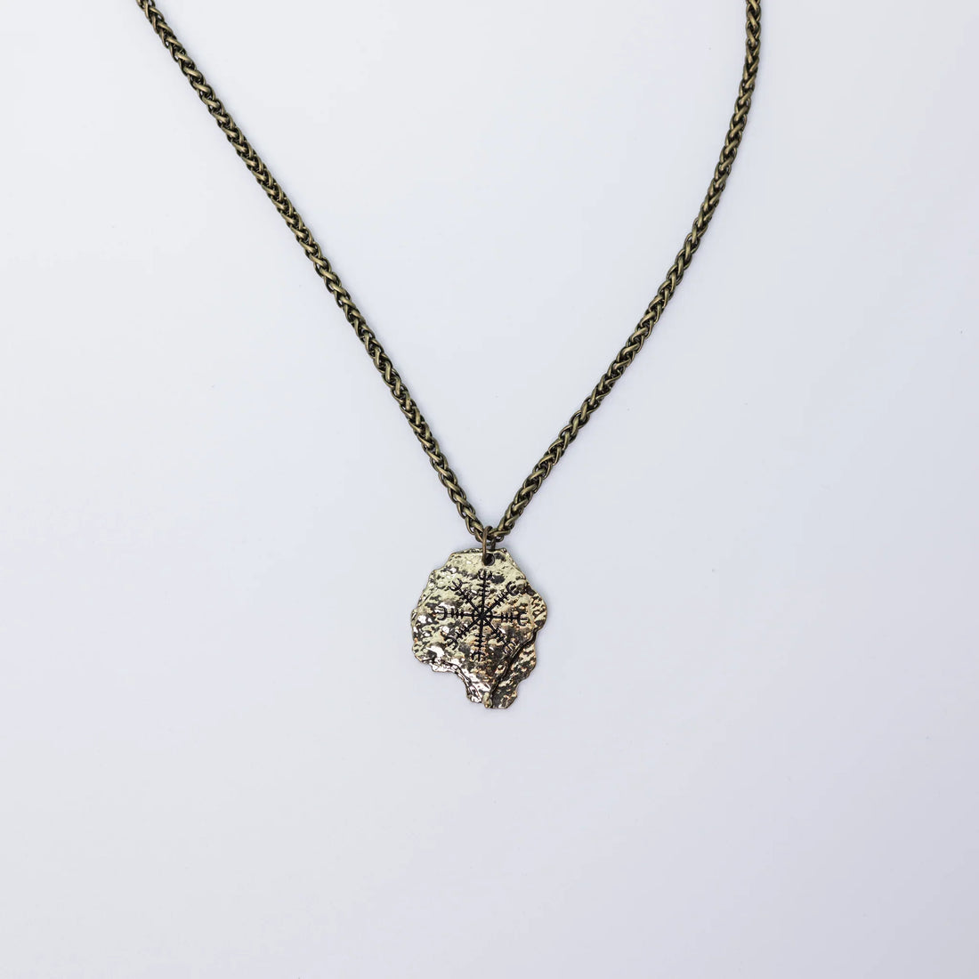 Necklace Hanging On Wall - Minjagripir.is