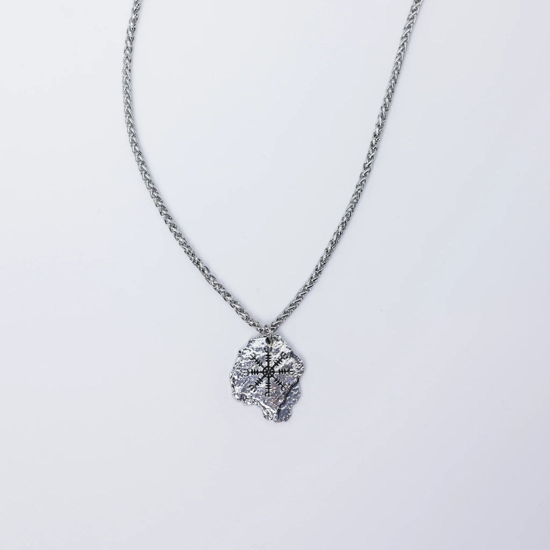 Necklace Hanging On Wall - Minjagripir.is