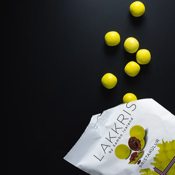 Lakkrís - Þristakúlur / Yellow pearls - Sambó Iceland