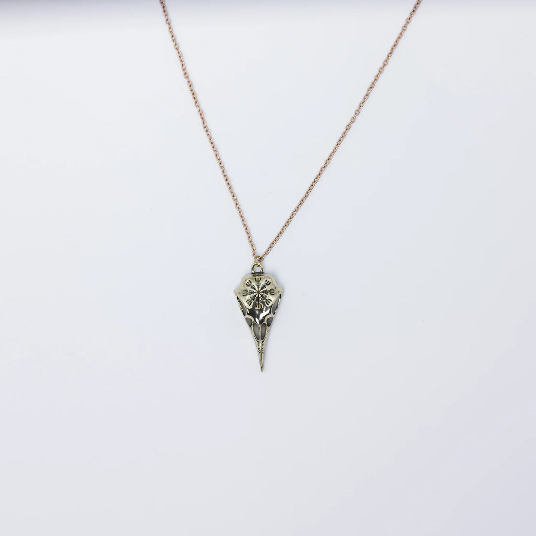 Necklace Hanging On Wall - Minjagripir.is