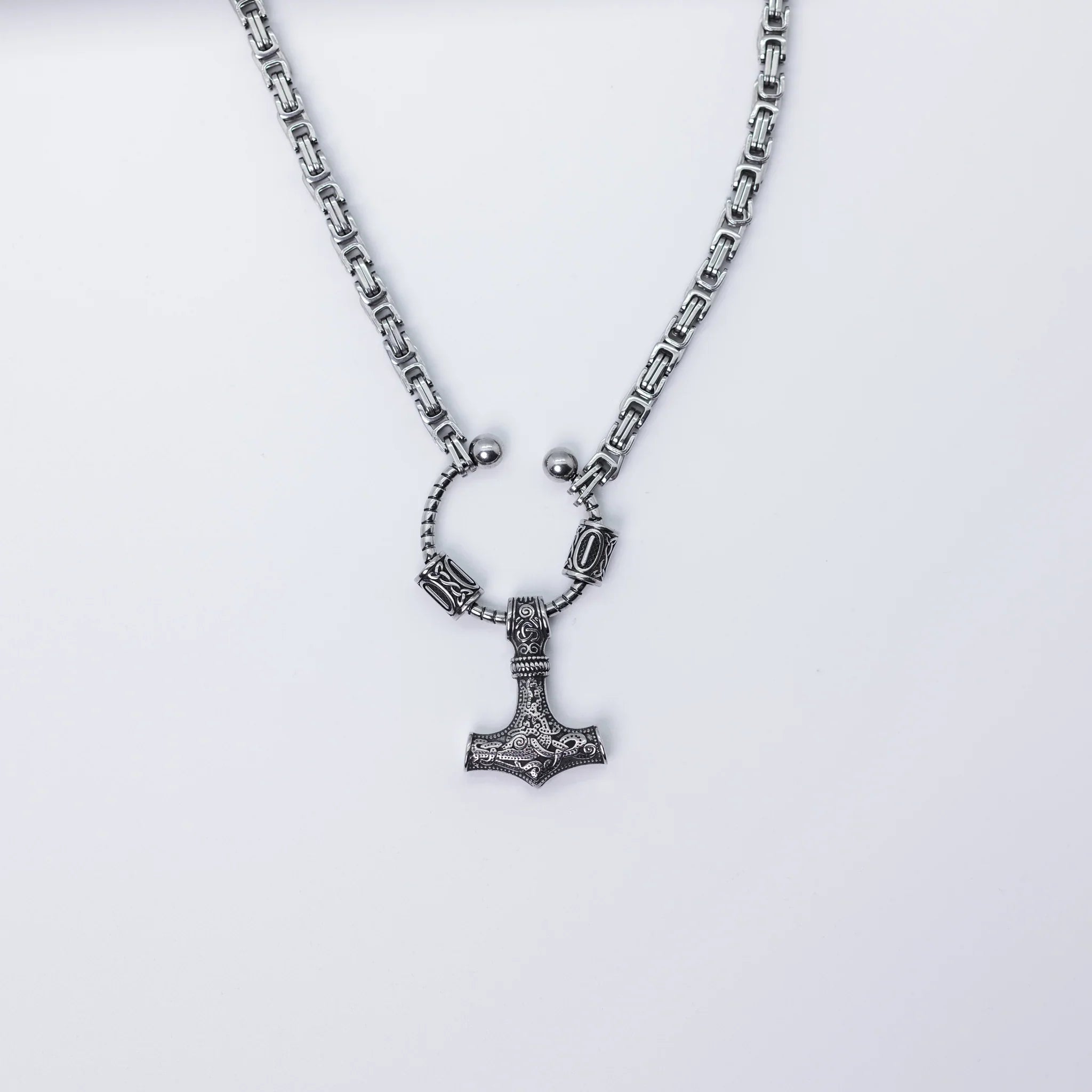 Necklace Hanging On Wall - Minjagripir.is