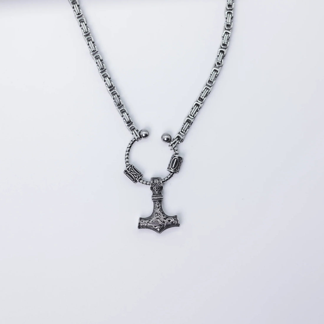 Necklace Hanging On Wall - Minjagripir.is