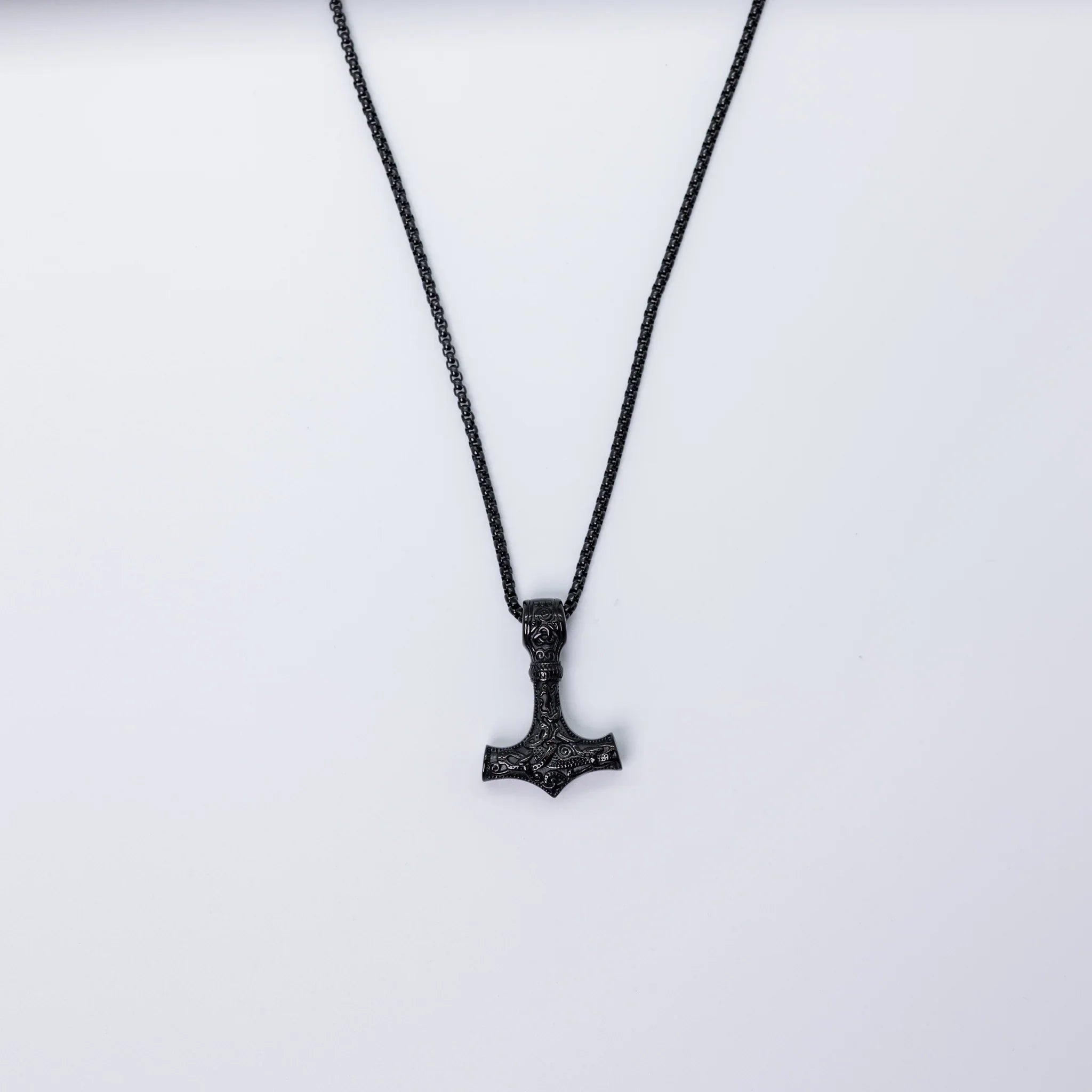 Necklace Hanging On Wall - Minjagripir.is