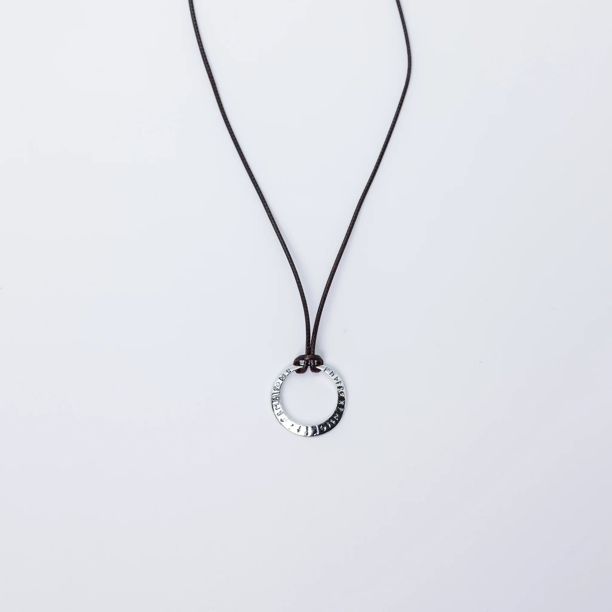 Necklace Hanging On Wall - Minjagripir.is