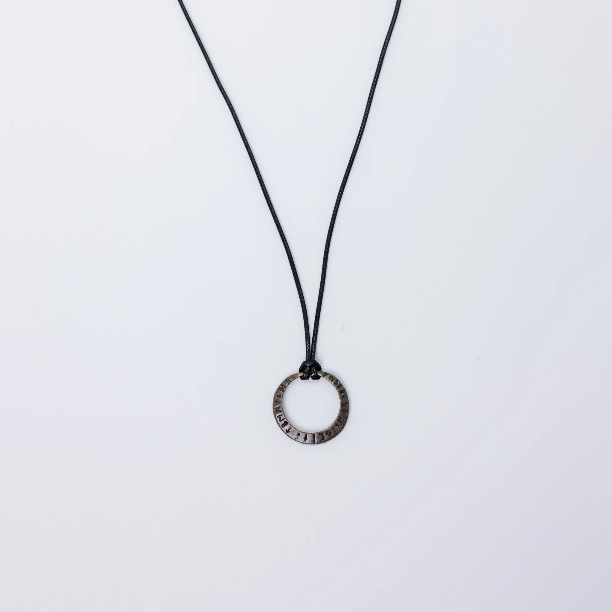 Necklace Hanging On Wall - Minjagripir.is