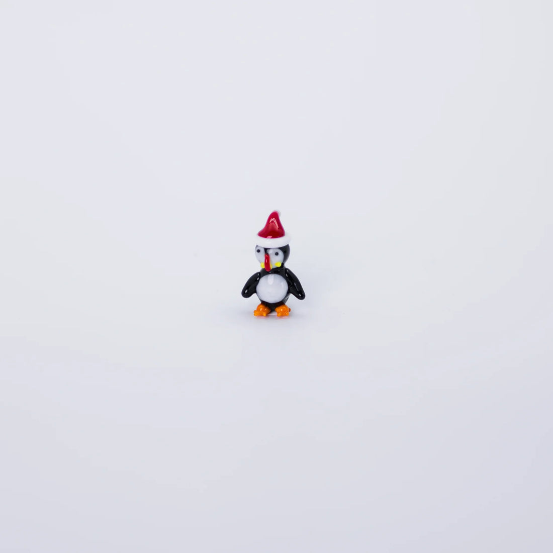 Glass Figurine Puffin With Christmas Hat (Large) - Minjagripir.is